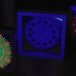 с использованием в циферблате флуоресцентной краски часы могут стать эффектными, особенно в ночное время!